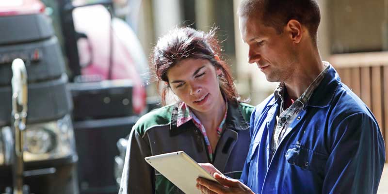 man-woman-knowledge-exchange-ipad-advice-adviser-aic-report-c-GettyImages-519696749.jpg