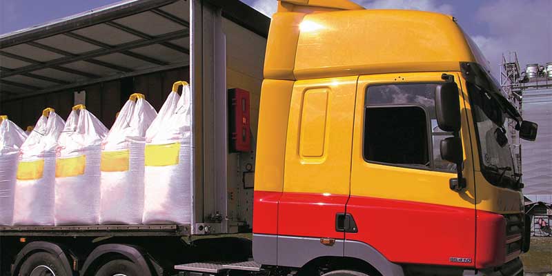 Yellow-lorry-fertiliser-delivery.jpg