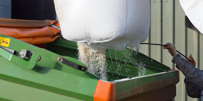 fertiliser-spreader-loading-farmer-c-tim-scrivener.jpg